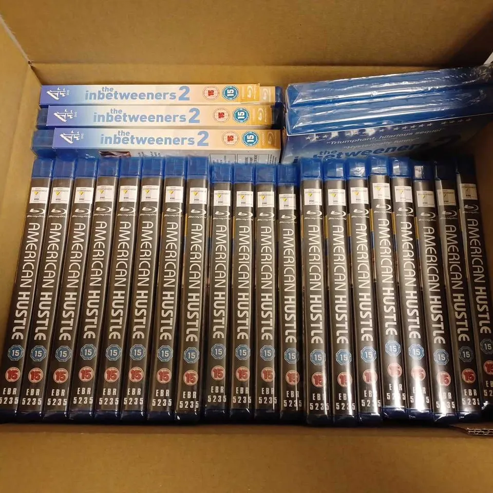 LOT OF APPROXIMATELY 25 BLURAY DVDS TO INCLUDE 20 'AMERICAN HUSTLE' DVDS, 5 'THE INBETWEENERS 2' DVDS