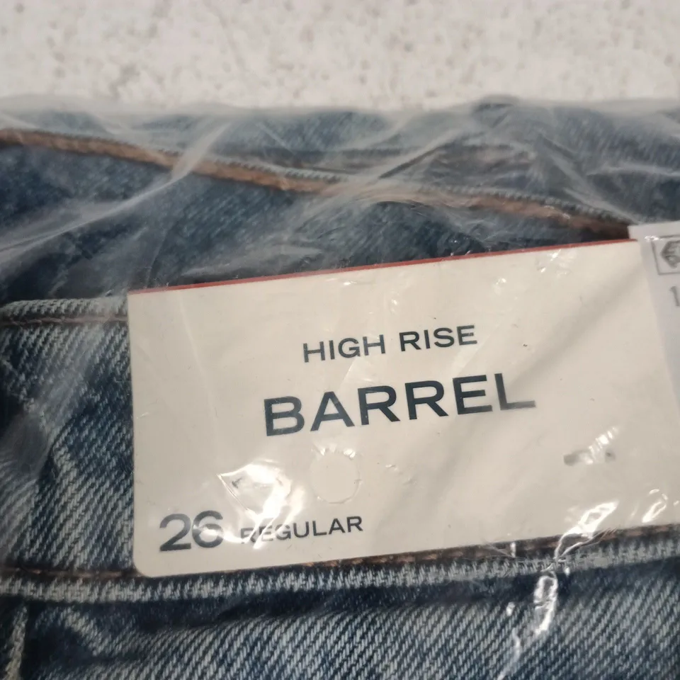 ABERCROMBIE & FITCH HIGH RISE BARREL JEANS – UK 6 (US 26), REGULAR