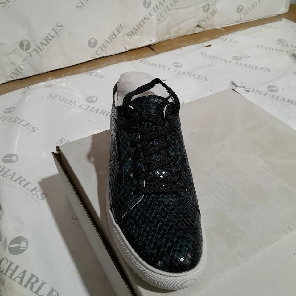 BOXED KENNETH COLE BLUE AN BLACK SNAKESKIN TRAINERS SIZE 5