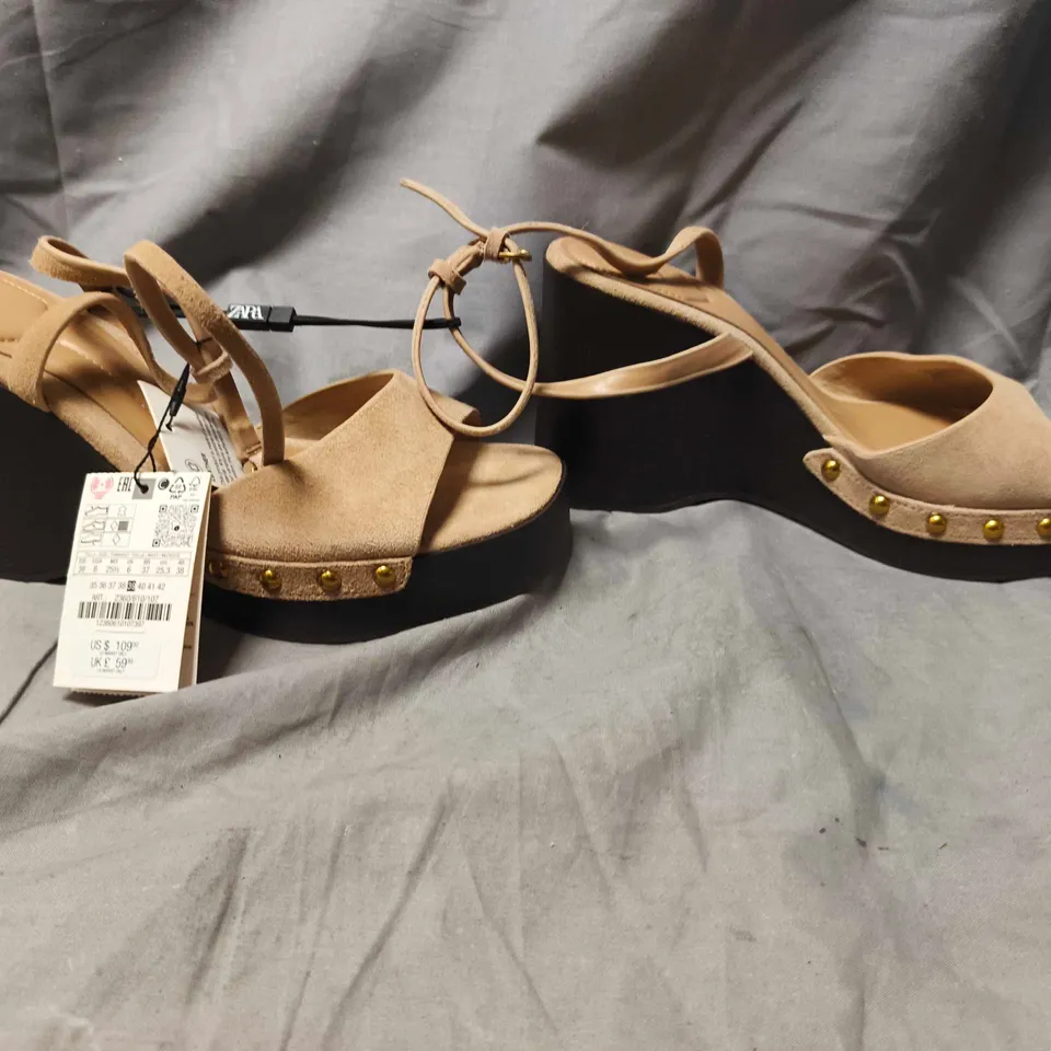ZARA WOMEN'S BEIGE SUEDE WEDGE SANDALS- SIZE 39