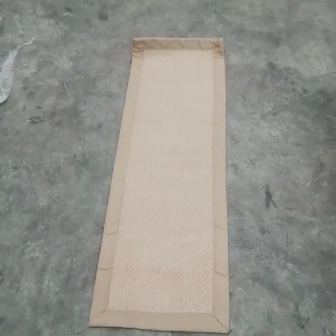 QUALITY DESIGNER AREA RUG - APPROXIMATELY 120X40CM
