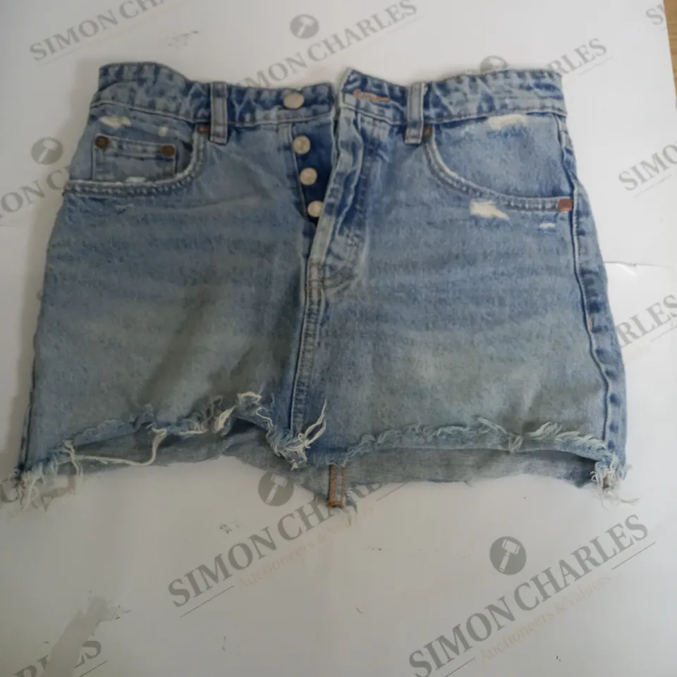 ZARA LIGHT DEMIN BLUE SHORTS - EUR XS