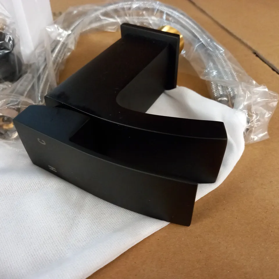 MATT BLACK MIXER BASIN TAP