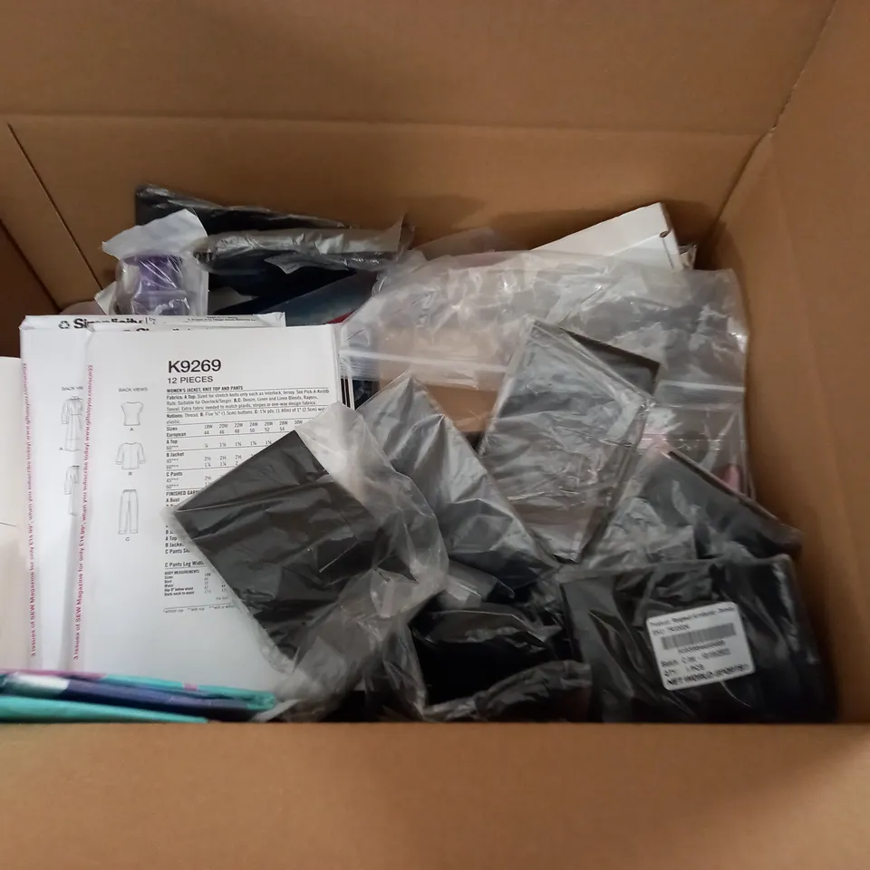 LARGE QUANTITY OF ASSORTED HOUSEHOLD ITEMS TO INCLUDE CARPET ODOUR ELIMINATOR, HIP FLASKS AND GRIP STRIPS