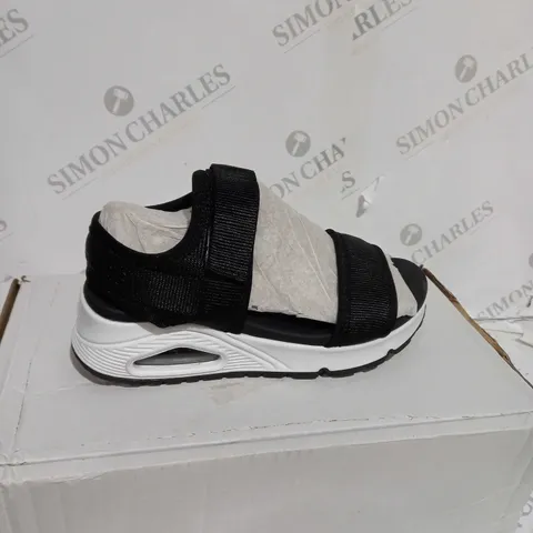 SKECHERS DOUBLE STRIP SANDALS, BLACK - SIZE 3