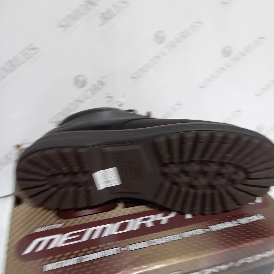 BOXED SKECHERS MEN'S WENSON OSTENO LEATHER MID TOP LACE UP BOOTS, CHOCOLATE - SIZE 11 