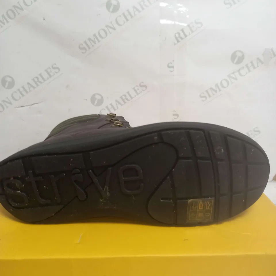 BOXED PAIR OF STRIVE HIGH TOP LACE UP BOOTS IN CHOCOLATE SIZE 5.5