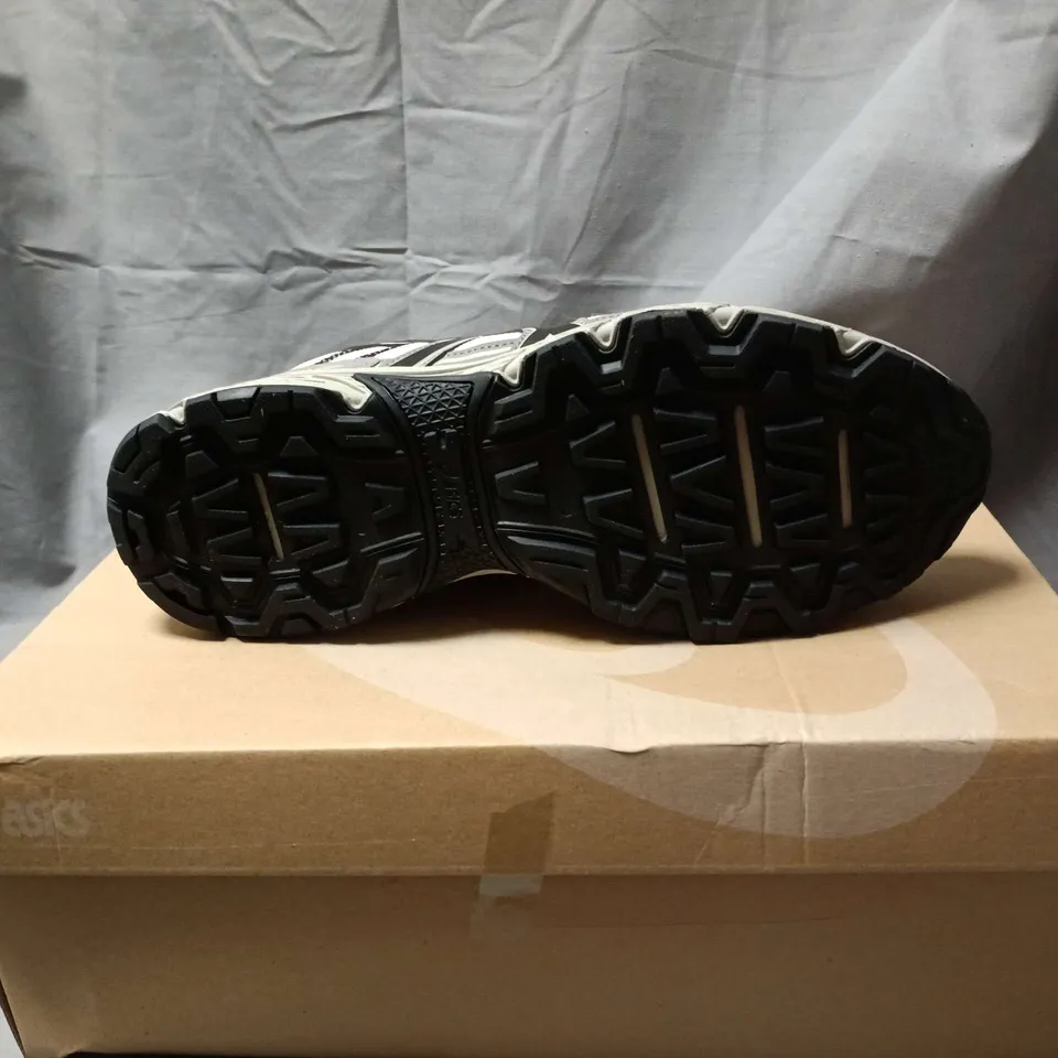 ASICS - GEL RUNNING SHOES – GREY/WHITE, MEN'S UK SIZE 9