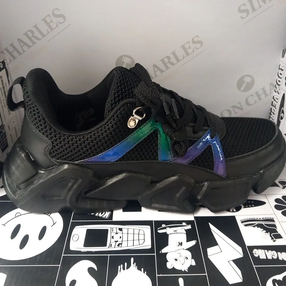 BRAND NEW BOXED PAIR OF KOI PACHA SOUND WAVE MEN'S TRAINERS SIZE 7