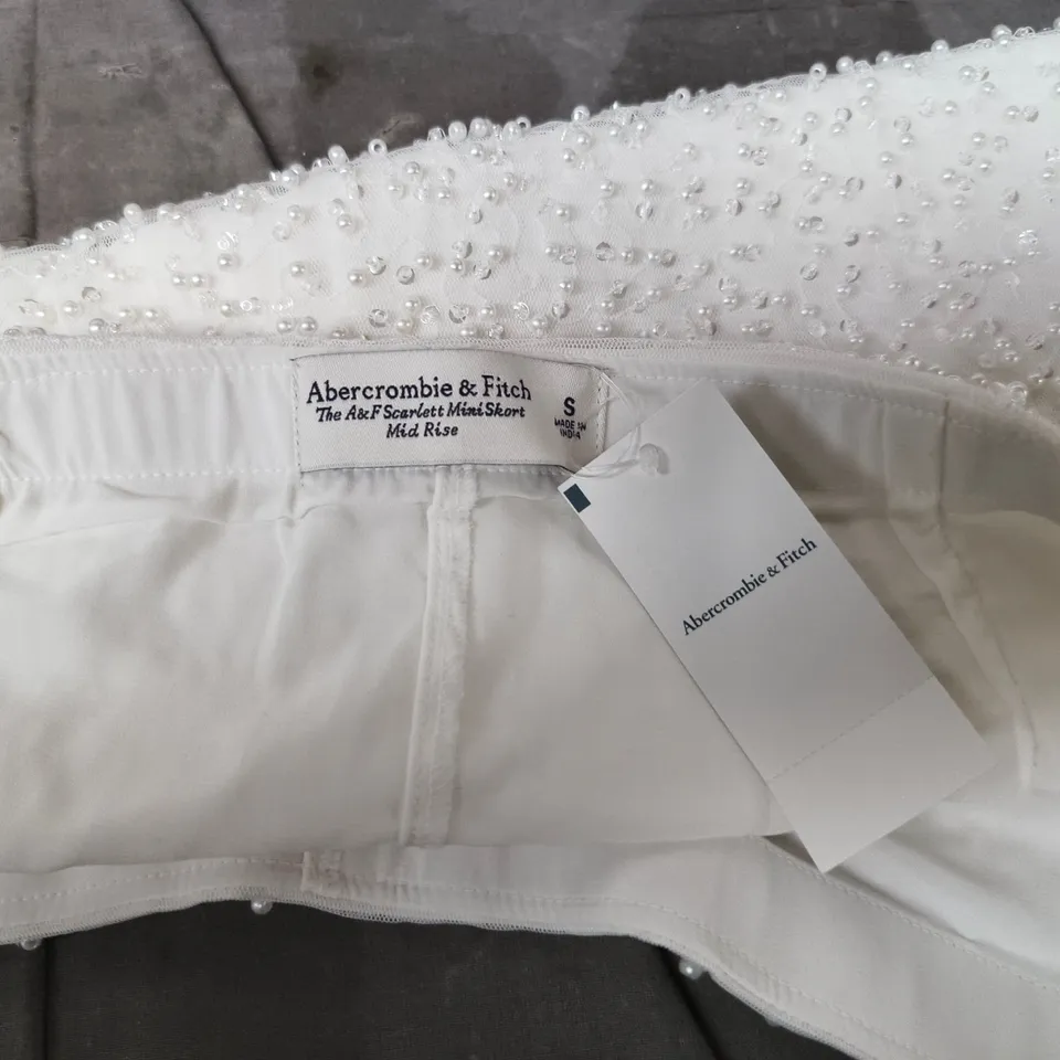ABERCROMBIE & FITCH THE ART-SCARLETT MINISKORT MID RISE – WHITE BEADED - SMALL