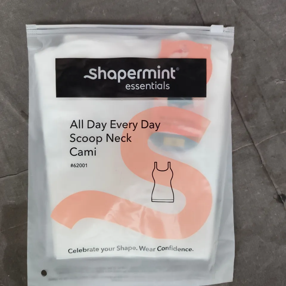 BAGGED SHAPERMINT ALL DAY EVERY DAY SCOOP NECK CAMI IN WHITE SIZE MEDIUM