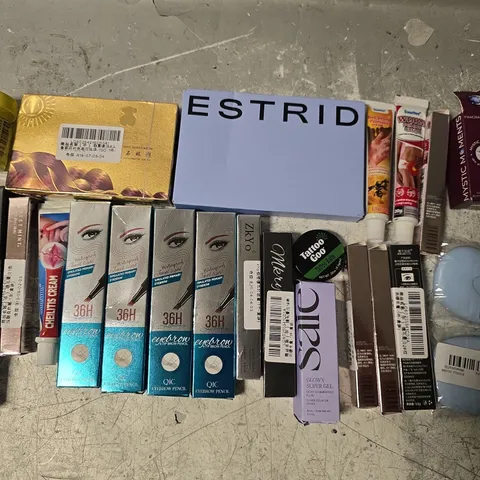APPROXIMATELY 20 ASSORTED HEALTH & BEAUTY PRODUCTS TO INCLUDE BROW PENCILS, EYESHADOW AND DEWY ILLUMINATING FLUID