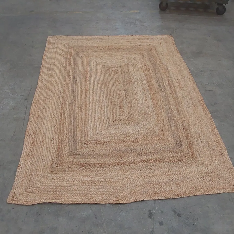 QUALITY DESIGNER AREA RUG - APPROXIMATELY 200 x 140cm