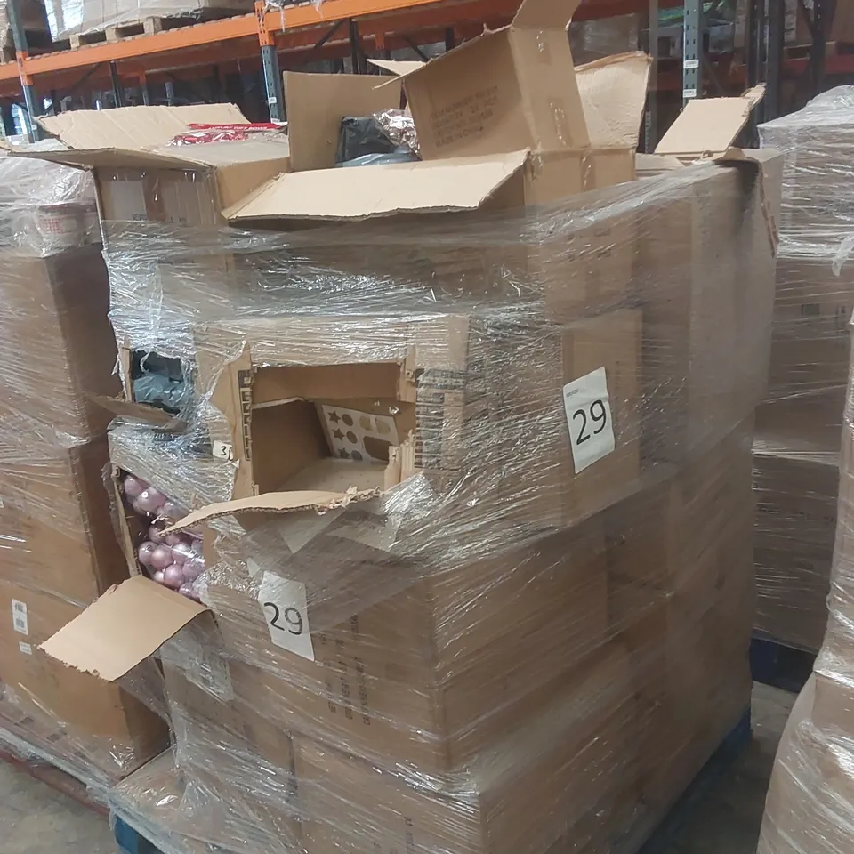PALLET TO CONTAINING A VERY LARGE QUANTITY OF ASSORTED ITEMS INCLUDING: TURKEY SHOOTER GAMES, GIFT WRAP SETS, BAUBLES, LUXURY GIFT BOW SETS ECT