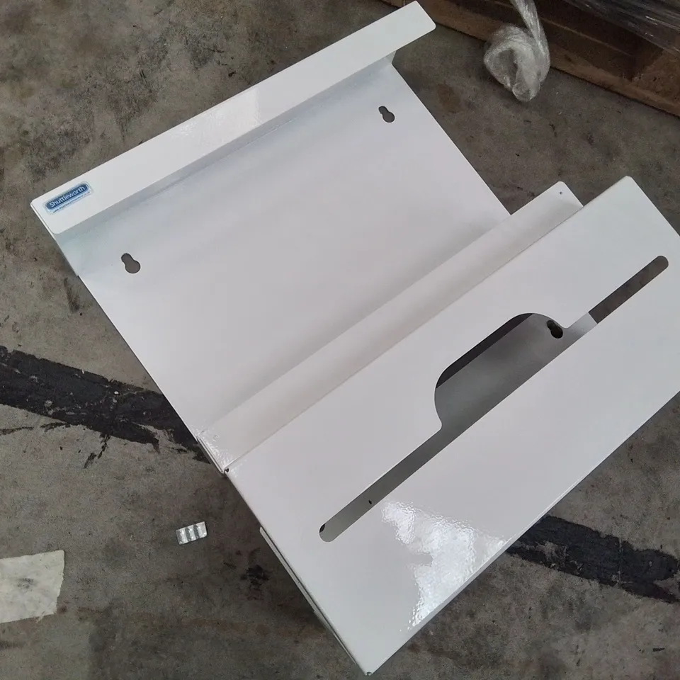 PALLET OF APRON ROLL DISPENCERS, 4 × PLASTIC & 33 × METAL