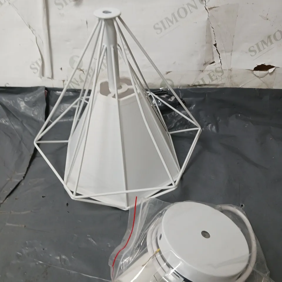 BOXED DESIGNER RETRO DESIGN LIGHT & FITTINGS IN WHITE 