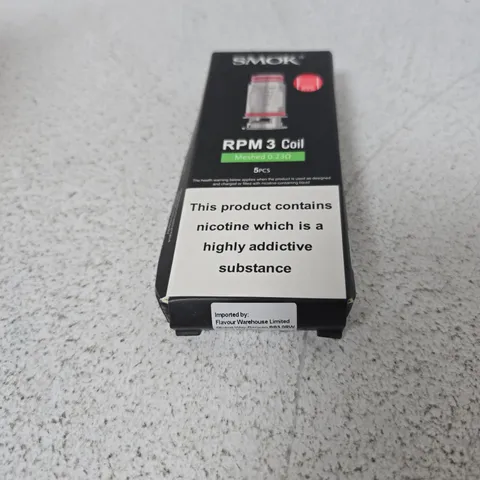 APPROXIMATELY 30 ASSORTED E-CIG PRODUCTS AND ACCESSORIES TO INCLUDE SMOK AND GEEK VAPE