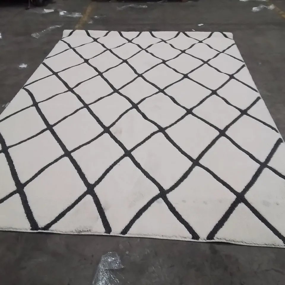 QUALITY DESIGNER AREA RUG - APPROXIMATELY 300X210CM