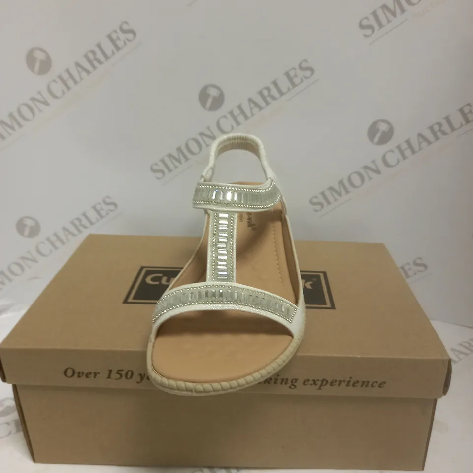 BOXED PAIR OF CUSHION WALK DIAMANTE T BAR SANDALS - 5