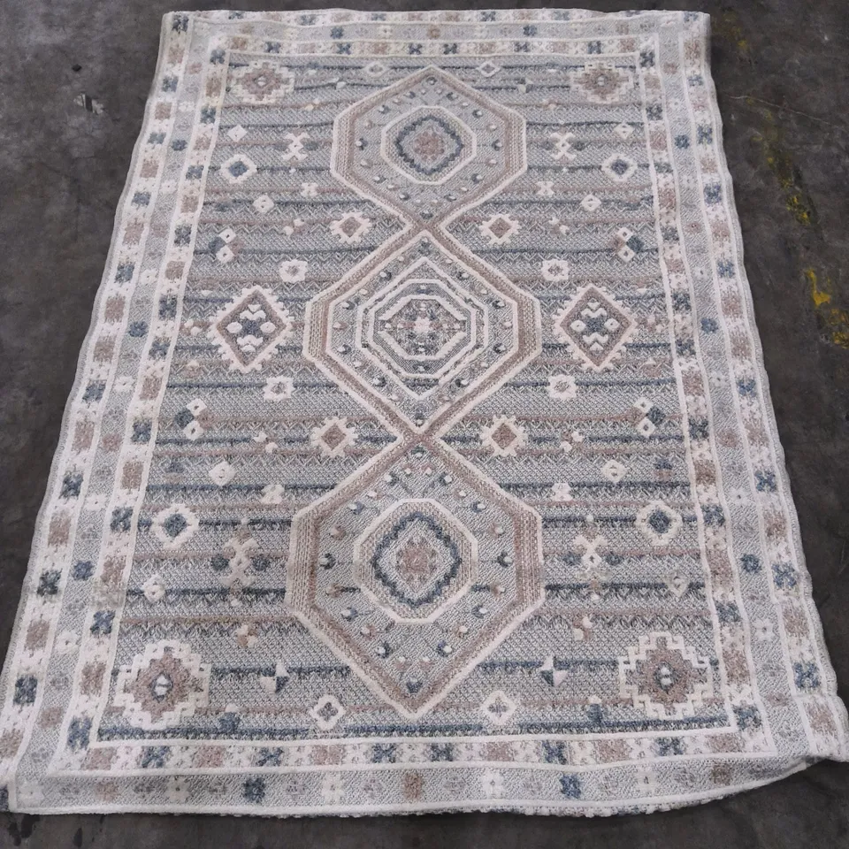 PATTERNED AREA RUG WITH GEOMETRIC MOTIF – BLUE, CREAM & TAUPE (160X220CM)