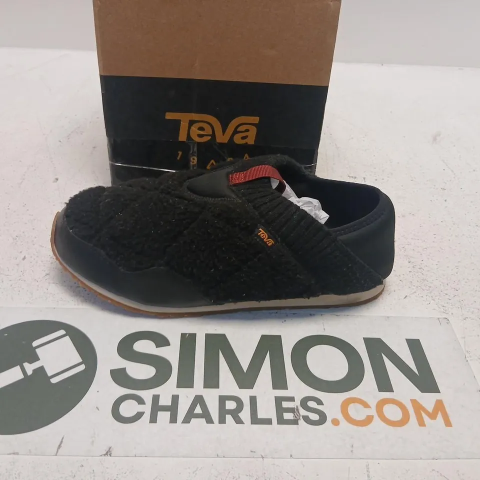 TEVA BLACK SLIP-ON SHOES – UK 9