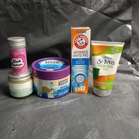 APPROXIMATEY 20 ASSORTED HEALTH AND BEAUTY PRODUCTS TO INCLUDE - AUSSIE DEEP MOISTURE HAIR MASK - WILD MINT CALM BALM AND ARM & HAMMER ADVANCE WHITE PRO TOOTHPASTE