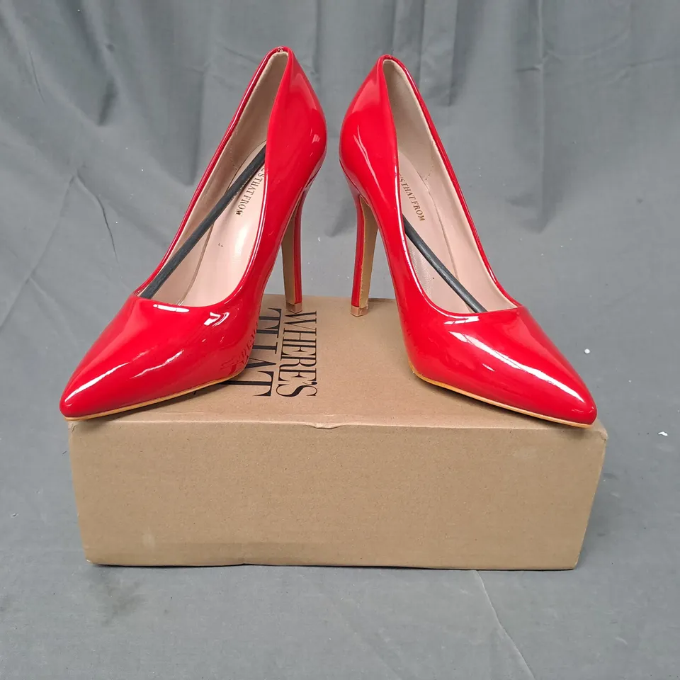 BOXED PAIR OF WHERE'S THAT FROM POINTED TOE HIGH HEELS IN RED SIZE 4