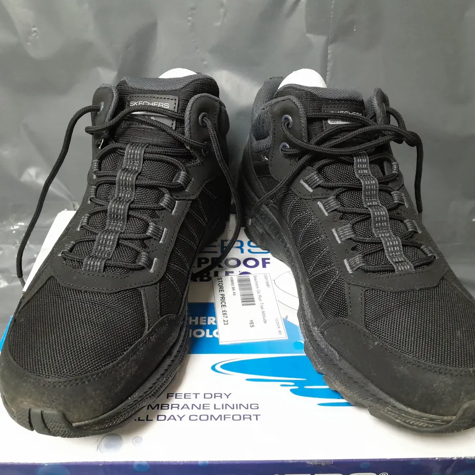 BOXED SKECHERS GO RUN TRAINERS IN BLACK - UK 8