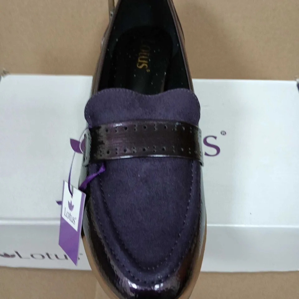 BOXED PAIR OF LOTUS CAMBRIDGE 