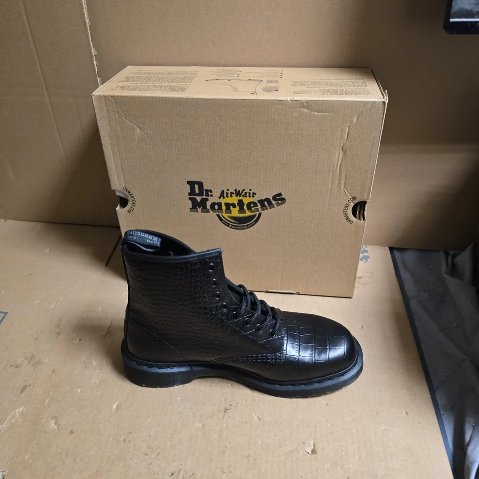 DR. MARTENS AIRWAIR BLACK CROC-EMBOSSED LEATHER BOOTS – BOXED - UK SIZE 8 