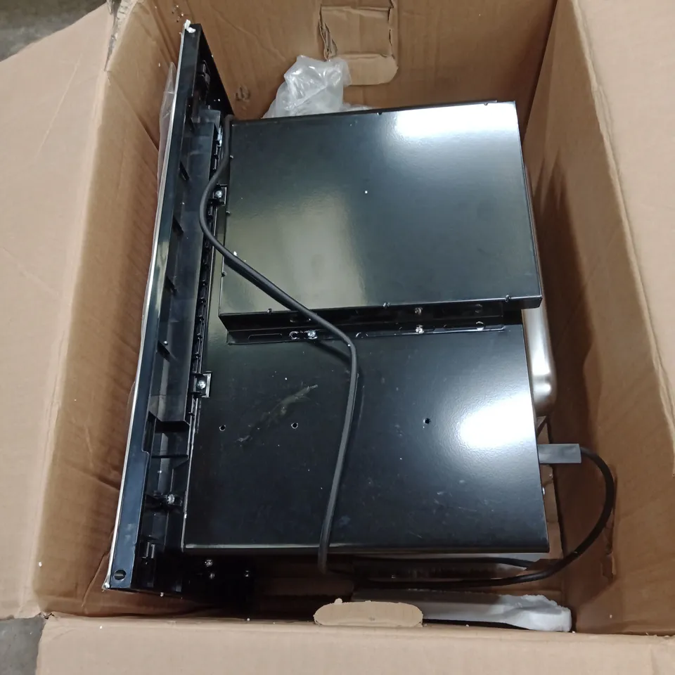HOTPOINT MF25GIXH MICROWAVE OVEN - BOXED