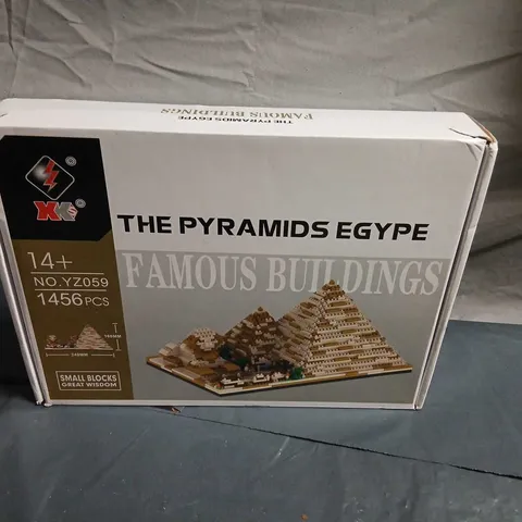 XK THE PYRAMIDS EGYPT FAMOUS BUILDINGS BUILDING BLOCKS SET – 1456 PIECES (14+)