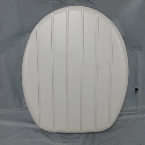 BOXED HOME SHAKER STYLE TOILET SEAT