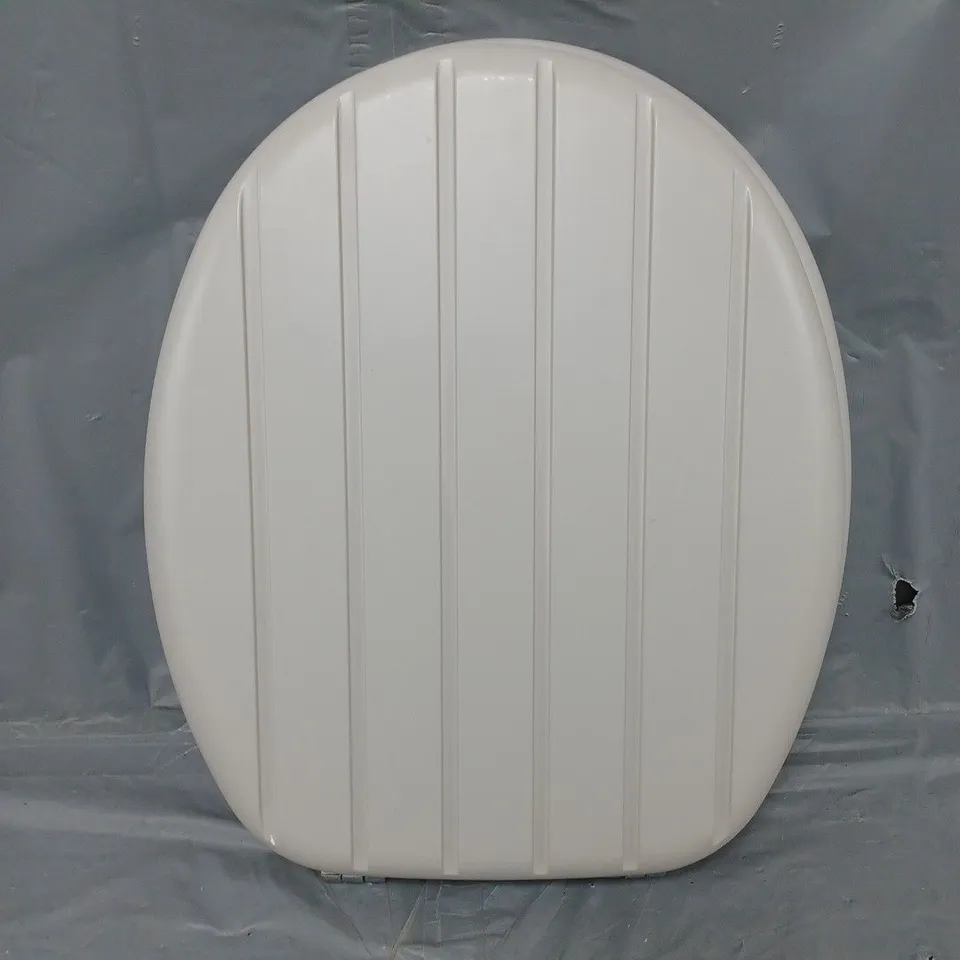 BOXED HOME SHAKER STYLE TOILET SEAT 