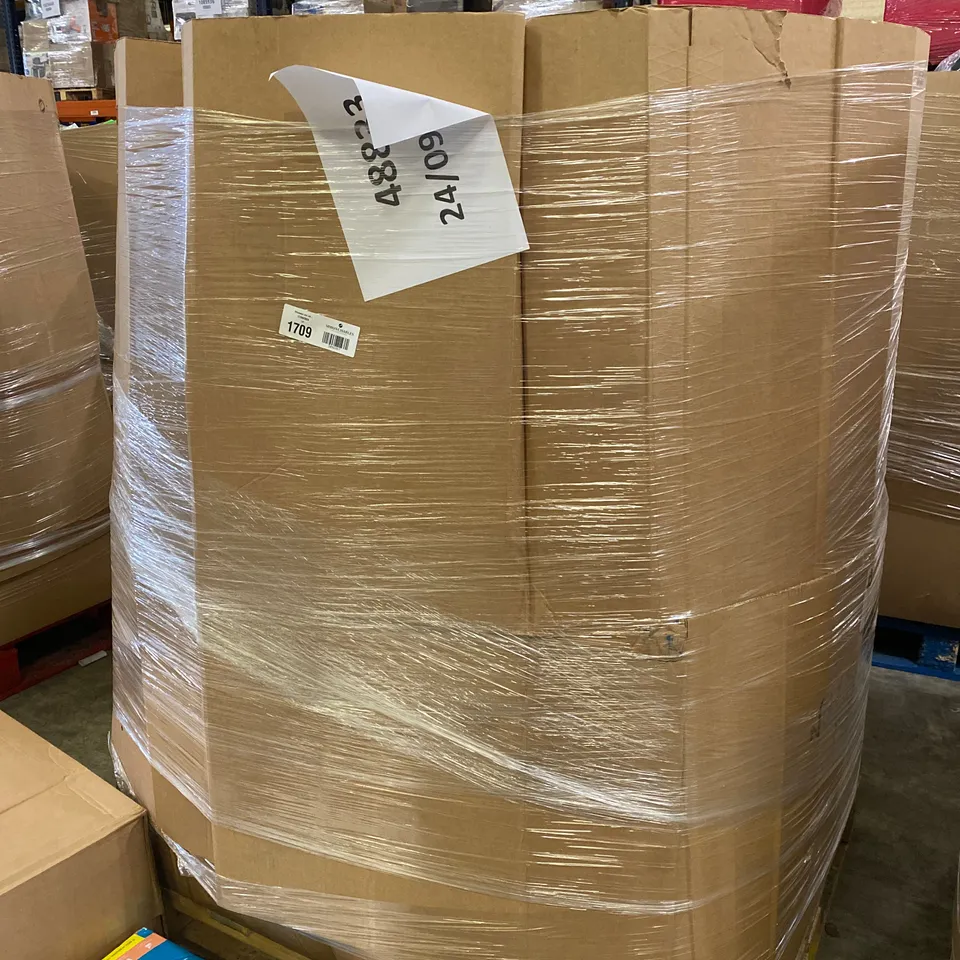 PALLET TO CONTAIN A LARGE ASSORTMENT OF PILLOWS AND CUSHIONS // BRANDS MAY VARY