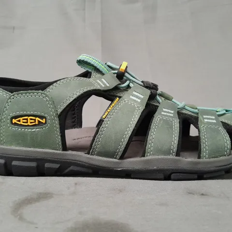 BOXED PAIR OF KEEN SANDALS IN GREEN UK SIZE 7.5