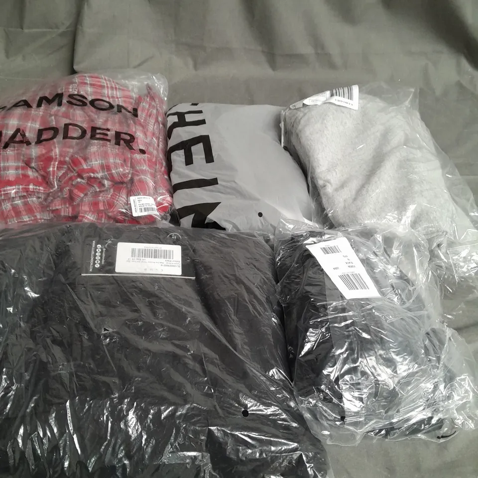 BOX OF APPROXIMATELY 25 ASSORTED CLOTHING ITEMS TO INCLUDE - JUMPER , DRESS , TROUSERS , ETC