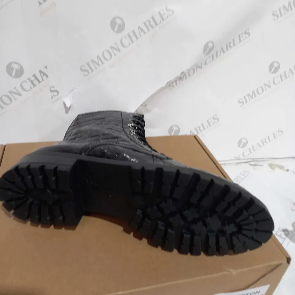 BOXED DUNE PRESTNE HIKER BOOTS, REPTILE - SIZE 5