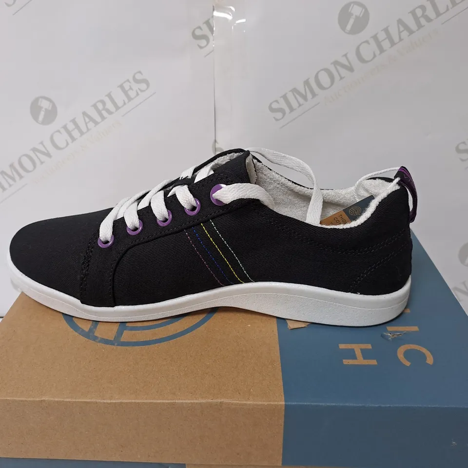 BOXED PAIR VIONIC BEACH STINSON SHOES - BLACK // SIZE: 4.5 UK