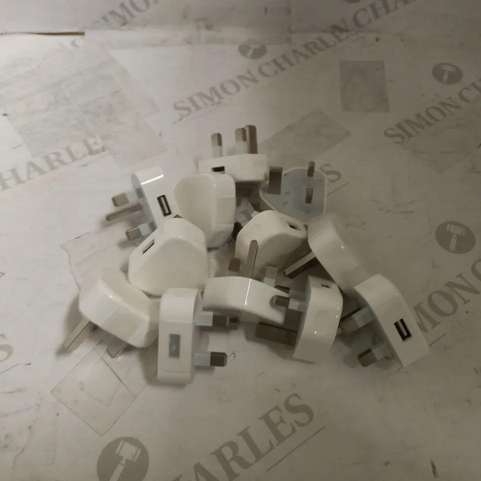 BOX OF APPLE PLUG ADAPTERS