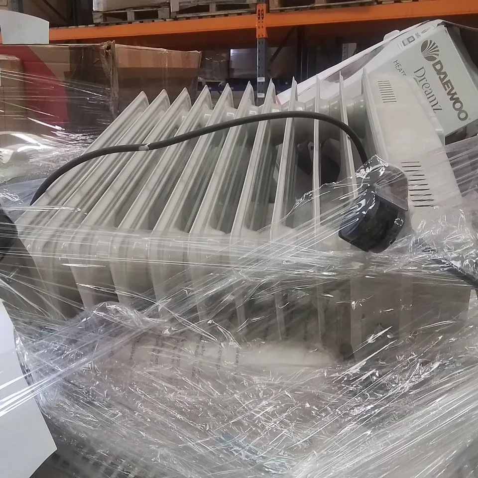 PALLET CONTAINING VARIOUS ELECTRICAL ITEMS AND HOUSEHOLD PRODUCTS TO INCLUDE:RADIATOR,30"TOWER FAN
