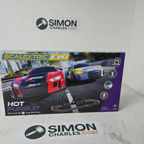 SCALEXTRIC EVO HOT PURSUIT SLOT CAR SET – RED AUDI R8 & POLICE