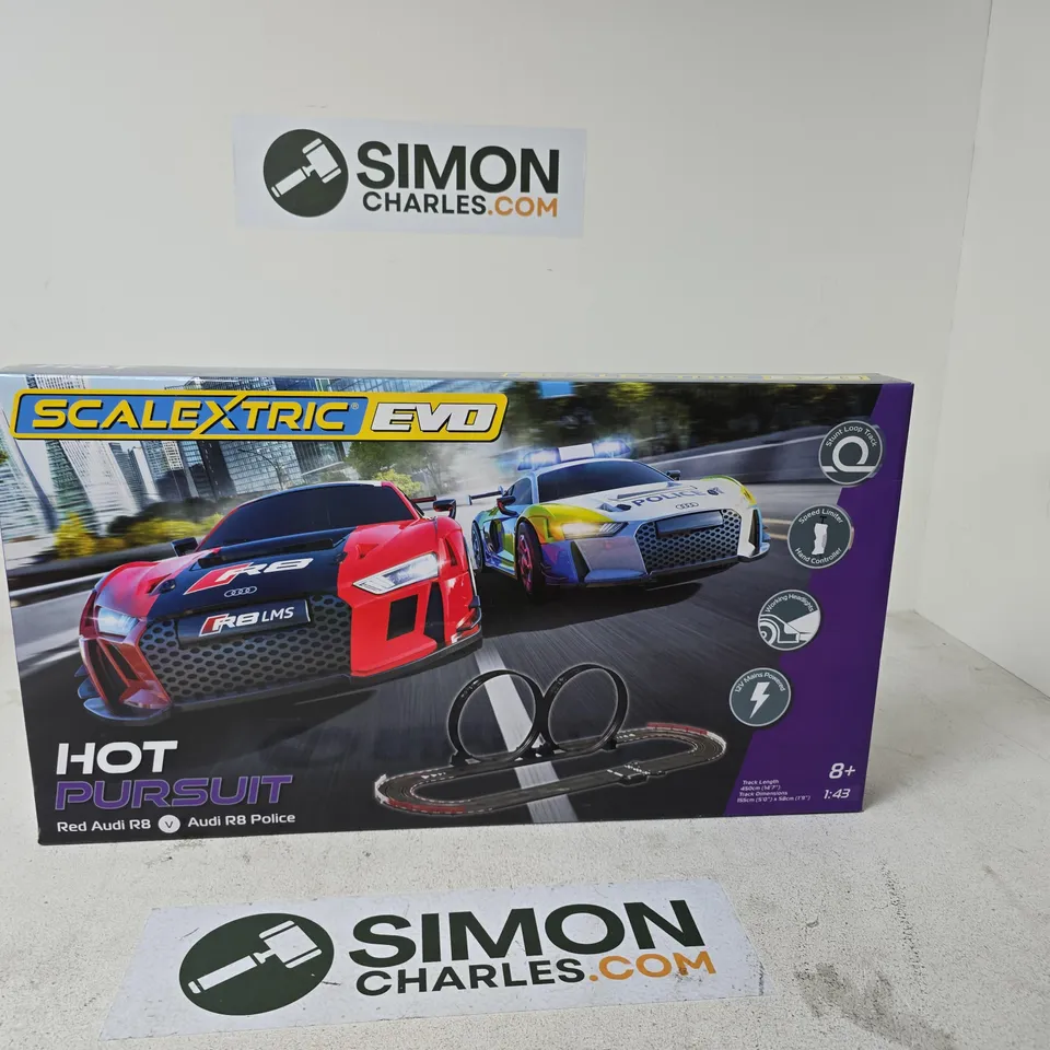 SCALEXTRIC EVO HOT PURSUIT SLOT CAR SET – RED AUDI R8 & POLICE