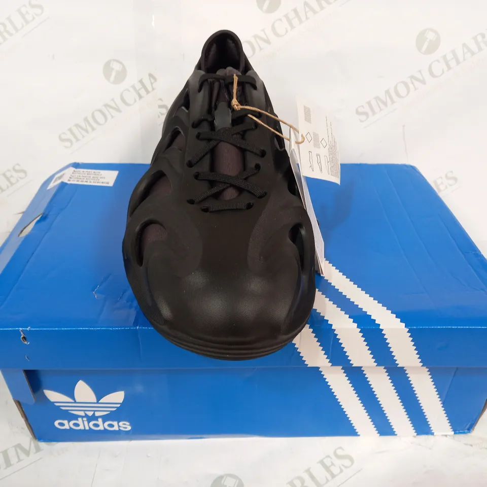 BOXED PAIR OF ADIDAS ADIFOM Q SHOES IN BLACK UK SIZE 9