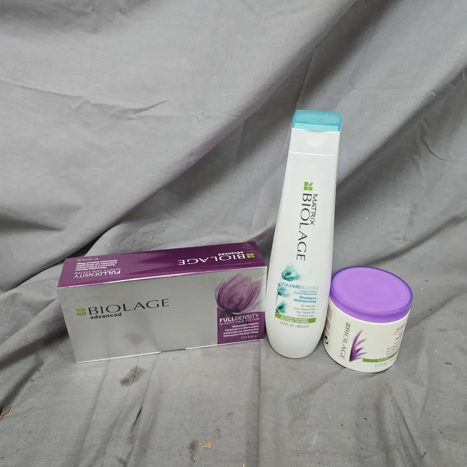 APPROXIMATELY 12 ASSORTED MATRIX BIOLAGE PRODUCTS TO INCLUDE VOLUMEBLOOM SHAMPOO, HYDRA SOURCE MASK, FULL DENSITY, ETC - COLLECTION ONLY