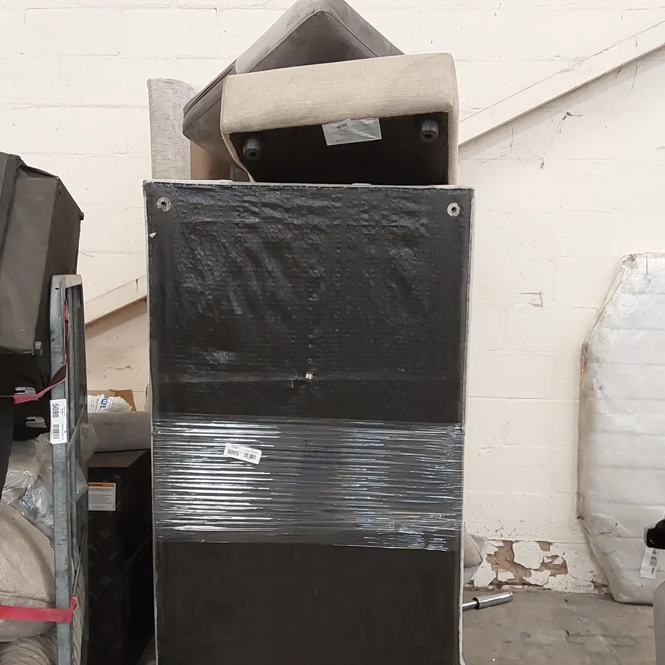 PALLET OF ASSORTED SOFA AND FURNITURE PARTS