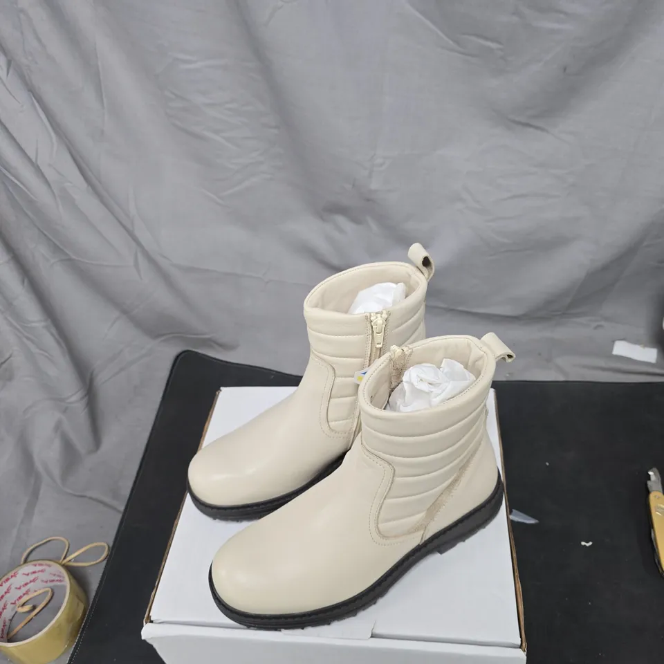 CREAM LEATHER-LOOK ANKLE BOOTS WITH ZIP – WOMEN'S UK 4
