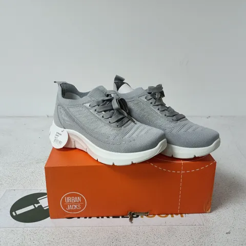 URBAN JACKS STRADA TRAINERS GREY SIZE 5 BOXED