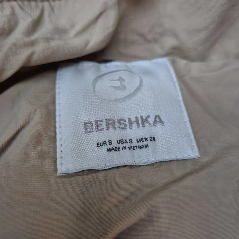 BERSHKA WOMEN'S CREAM SHERPA FLEECE JACKET – SIZE S (EU S)