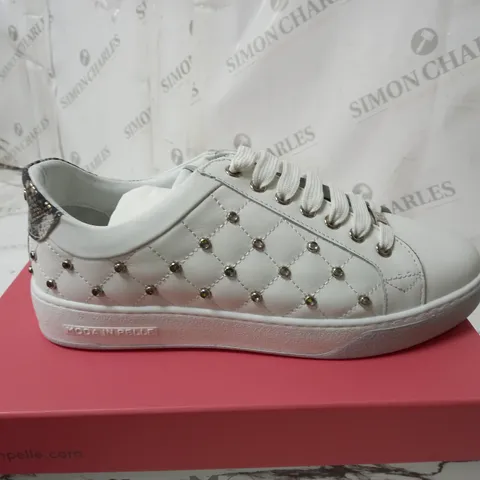 BOXED MODA SIZE 7 WHITE LEATHER ADELAID LACE UP QUILTED TRAINERS